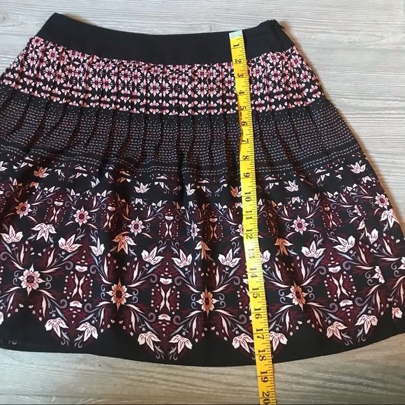 RW&CO Floral Print Mini Skirt in Black White Pink with Pleats for Spring Summer - Picture 5 of 7